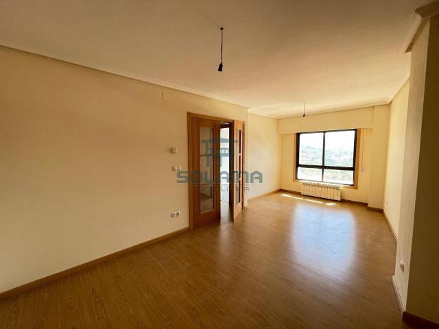 Piso en venta en San Cibrao das Viñas, Ourense