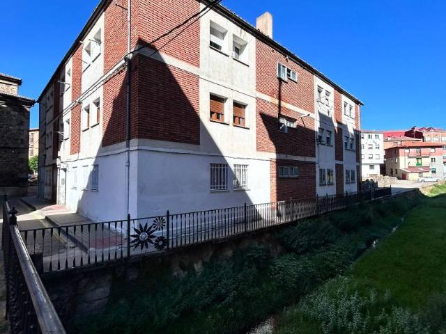 Piso en venta en San Leonardo De Yagüe, Castilla y León