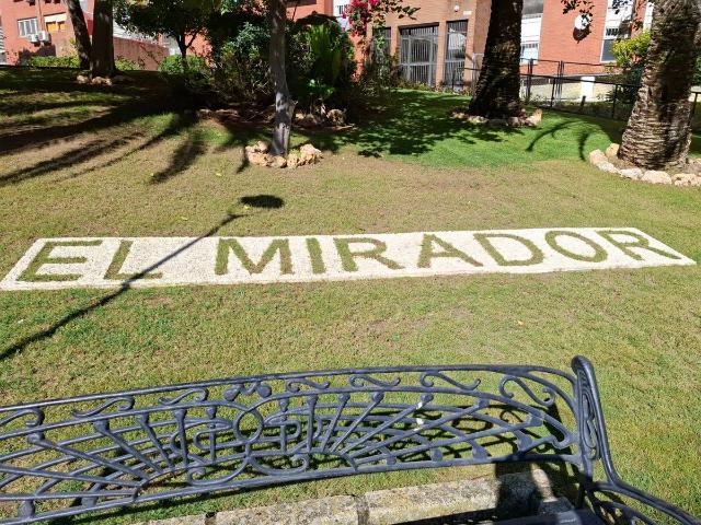 Piso en venta en Barriada de León, Tomares
