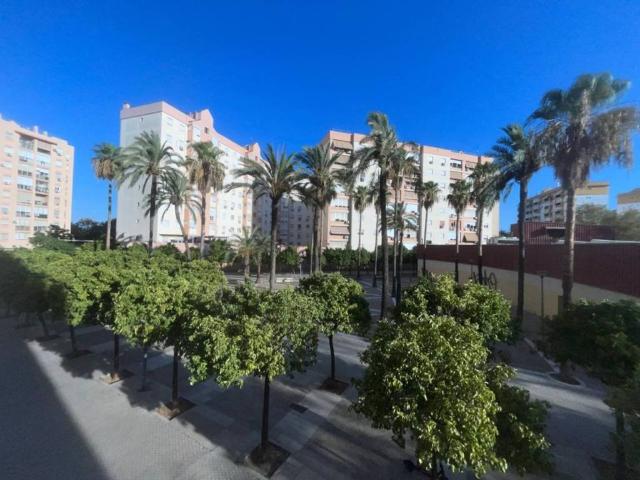 Piso en venta en Sevilla, Las Almenas