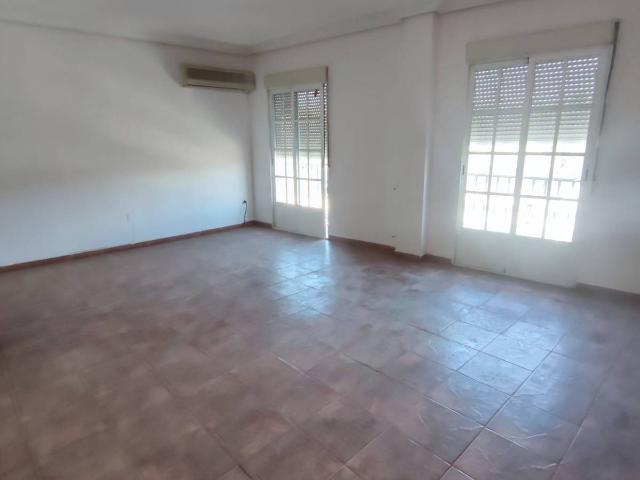 Piso en venta en Torreperogil