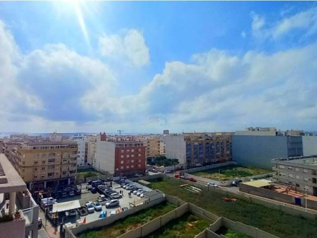 Piso en venta en Torrevieja, Alacant / Alicante