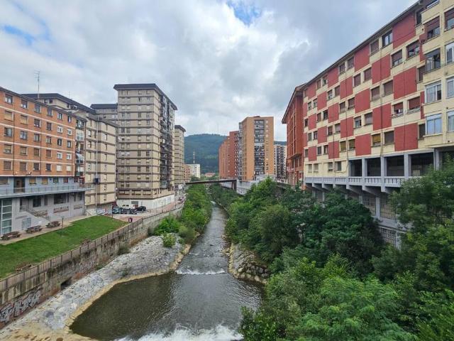 Piso en venta en Basauri, Urbi