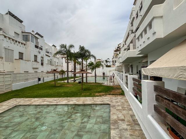 Piso en venta en Barriada Islas Canarias, Costa del Sol Occidental