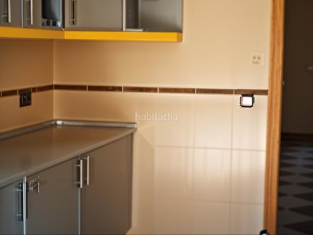 Piso en venta en Villa Del Prado, Madrid