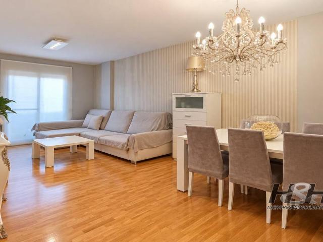 Piso en venta en Burjassot, València / Valencia