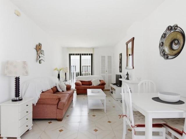 Piso en venta en Barriada Islas Canarias, Costa del Sol Occidental