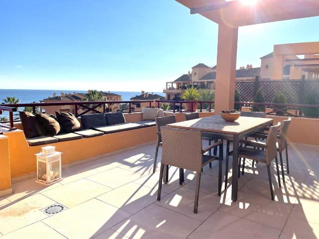 Piso en venta en Urbanización Puerto Estepona (Seghers), Costa del Sol Occidental