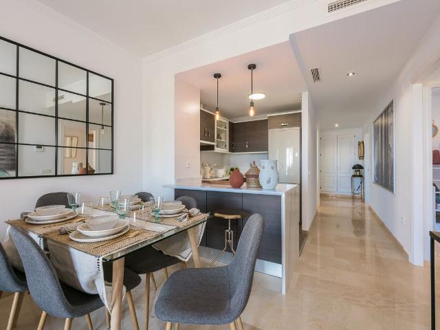 Piso en venta en Castillo de la Duquesa, Costa del Sol Occidental
