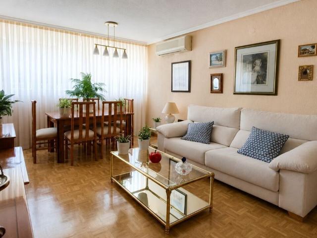 Piso en venta en Moratalaz, Madrid