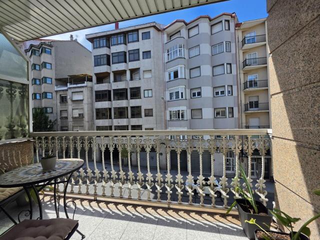 Piso en venta en Montealegre, Ourense