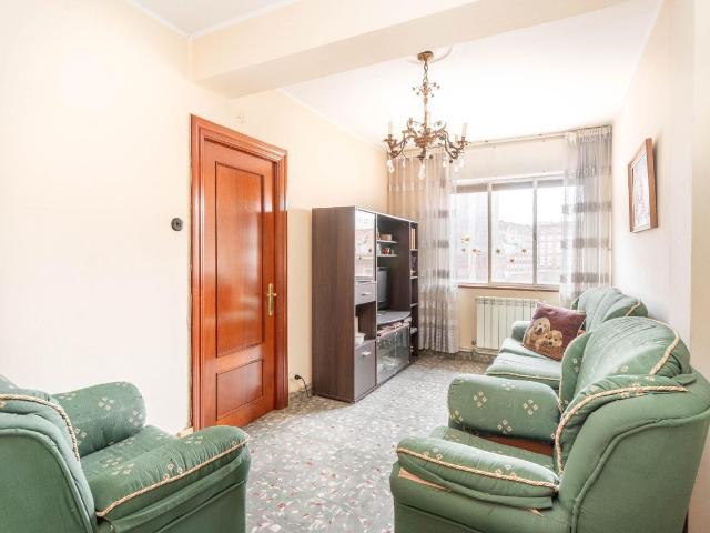 Piso en venta en Fozaneldi, Oviedo