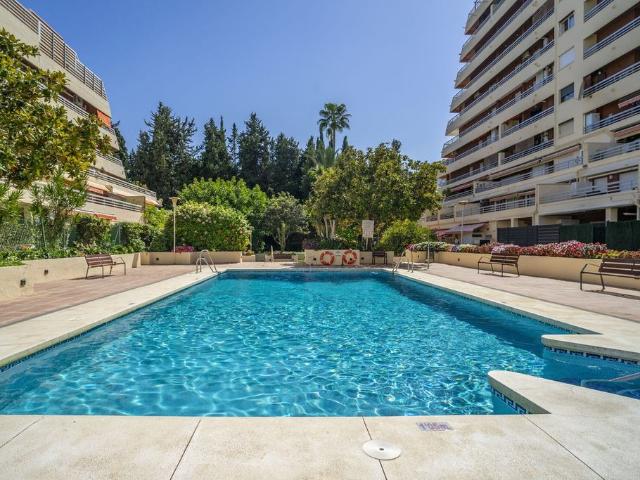 Piso en venta en Divina Pastora, Marbella