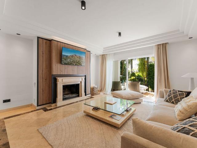 Piso en venta en La Carolina, Marbella