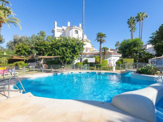 Piso en venta en Rícmar, Marbella