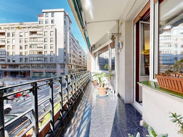 Piso en venta en Abando, Bilbao