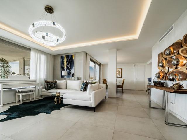 Piso en venta en Nueva Andalucía, Costa del Sol Occidental