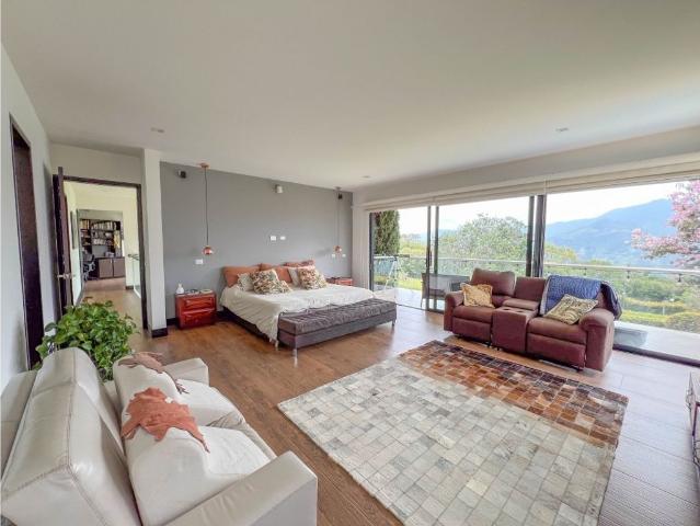 Casa de campo de alto standing de 4 dormitorios en venta Copacabana, Departamento de Antioquia