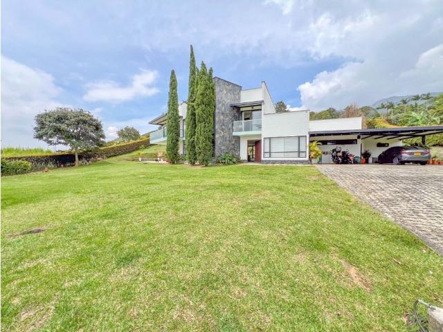 Casa de campo de alto standing de 4 dormitorios en venta Copacabana, Departamento de Antioquia