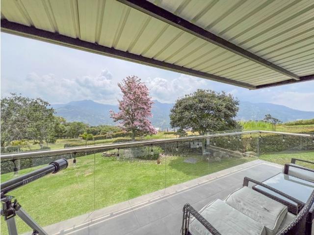 Casa de campo de alto standing de 4 dormitorios en venta Copacabana, Departamento de Antioquia