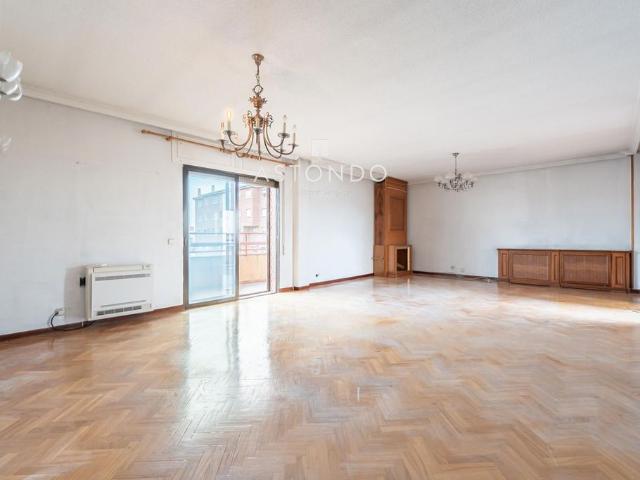 Piso en venta en Ciudad Lineal, Madrid