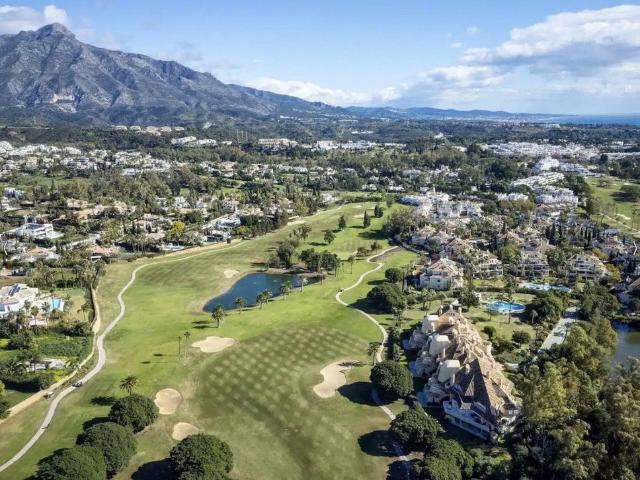 Piso en venta en Nueva Andalucía, Costa del Sol Occidental