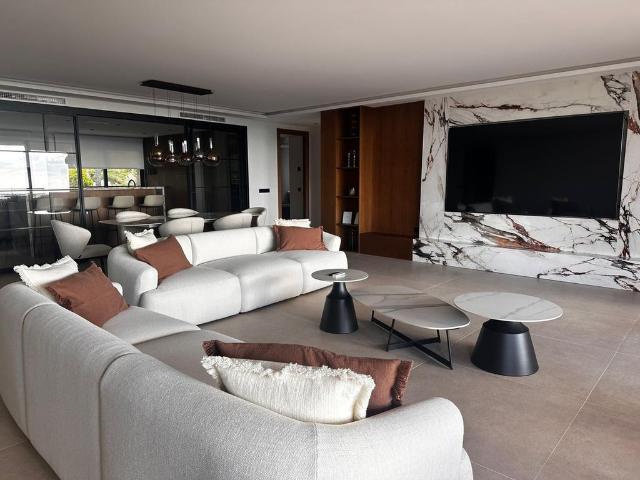 Piso en venta en Nueva Andalucía, Marbella