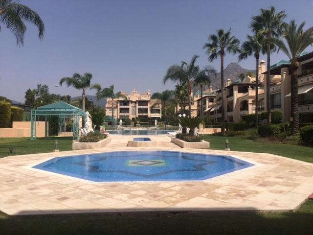 Piso en venta en Málaga, Urbanización Los Verdales