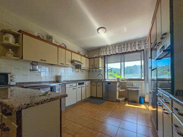Piso en venta en Fornelos de Montes, Vigo