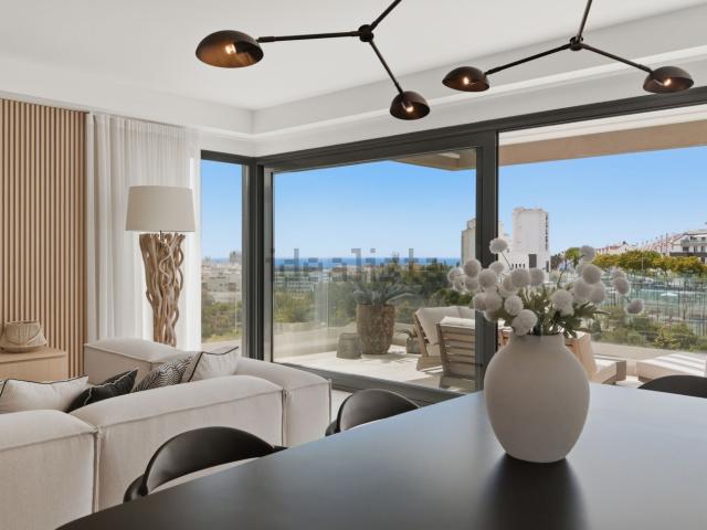Dúplex en venta en Urbanización Altos de Guadalobon, Estepona