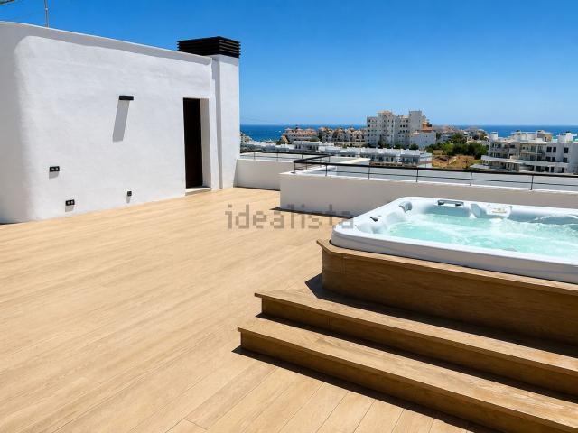 Dúplex en venta en Urbanización Puerto Estepona (Seghers), Costa del Sol Occidental
