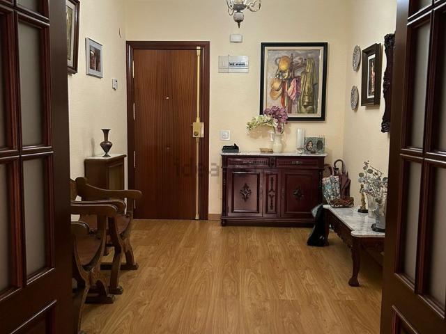 Piso en venta en Jaén, Las Protegidas