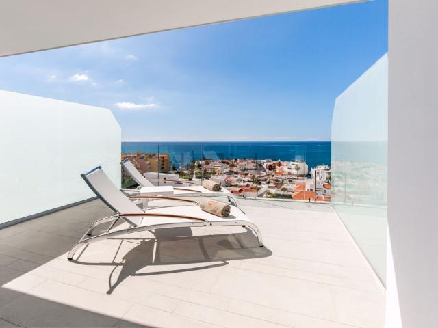 Piso en venta en La Caleta, Adeje