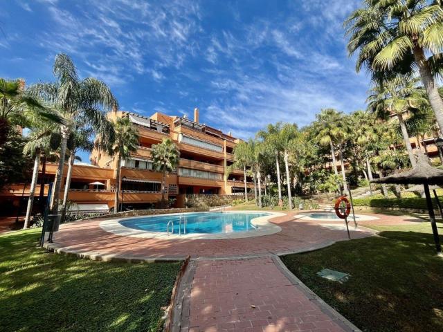 Piso en venta en La Hacienda de Nagueles I, Marbella