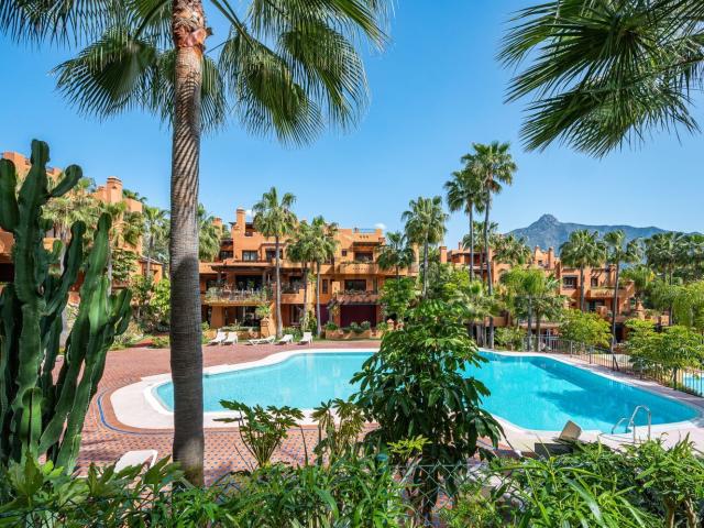 Ático en venta en Nueva Andalucía, Costa del Sol Occidental