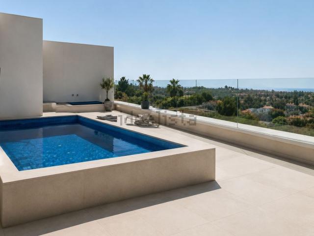 Dúplex en alquiler en Nueva Andalucía, Costa del Sol Occidental