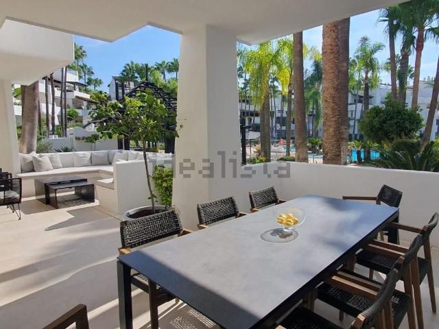 Piso en venta en La Alzambra, Marbella