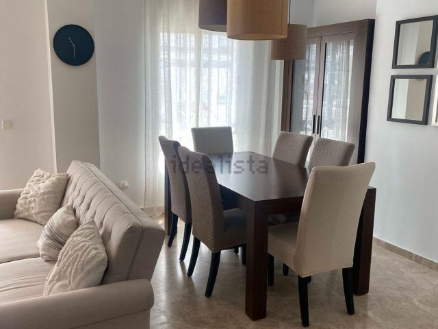 Dúplex en alquiler en Nueva Andalucía, Costa del Sol Occidental