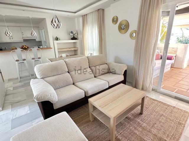 Dúplex en alquiler en Nueva Andalucía, Costa del Sol Occidental