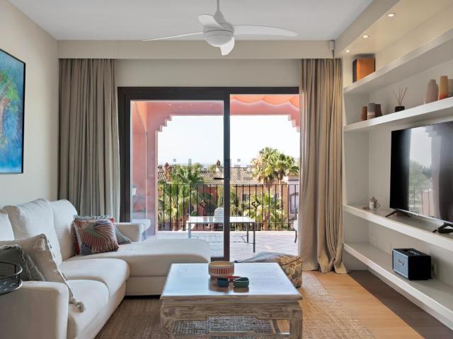 Dúplex en alquiler en Nueva Andalucía, Costa del Sol Occidental