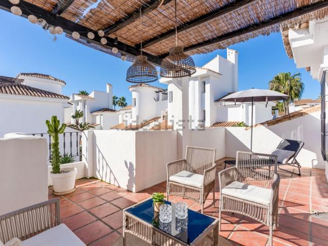 Dúplex en venta en Nueva Andalucía, Costa del Sol Occidental
