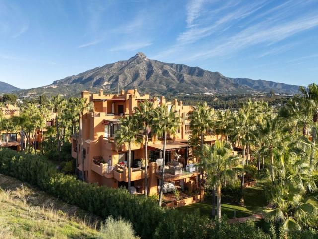 Piso en venta en La Alzambra, Marbella