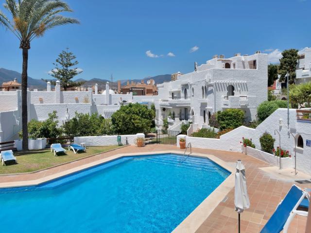 Dúplex en alquiler en Nueva Andalucía, Costa del Sol Occidental