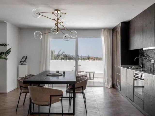 Dúplex en alquiler en Nueva Andalucía, Costa del Sol Occidental