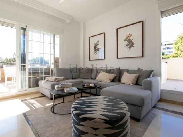 Dúplex en venta en Nueva Andalucía, Costa del Sol Occidental