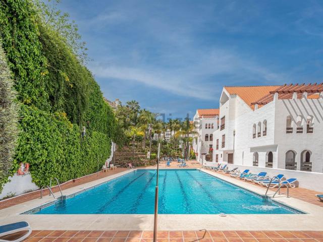 Piso en venta en La Alzambra, Marbella