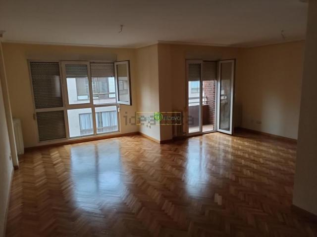 Piso en alquiler en León, Chantría