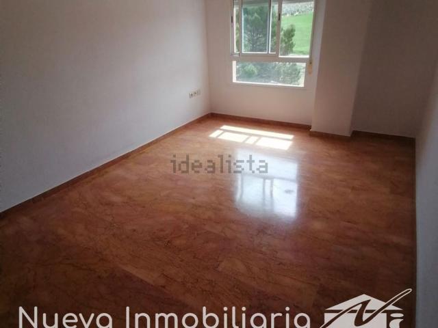 Piso en venta en Linares