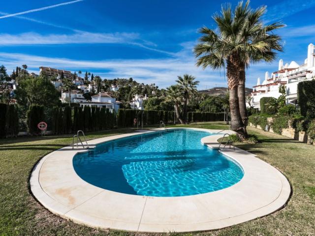 Dúplex en alquiler en Nueva Andalucía, Costa del Sol Occidental