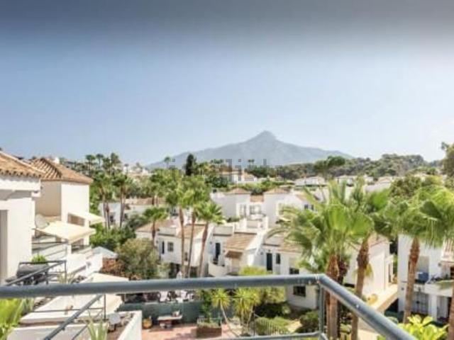 Ático en alquiler en Nueva Andalucía, Costa del Sol Occidental